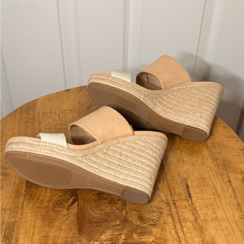 A New Day Women's Beige and Off-White Sandals - Picture 4 of 4